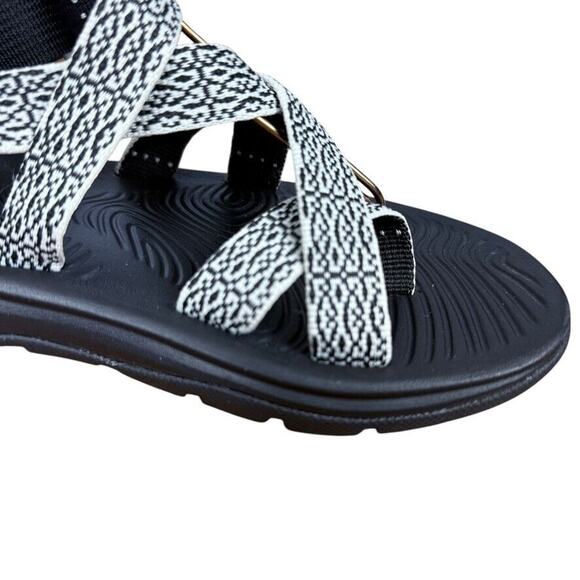 Chaco Z/Volv Womens Black White Toe Ring Sporty Sandals Hiking Caming Shoes sz 7 - Picture 2 of 16